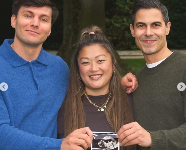 Dutch PM Rob Jetten (left) and fiancé Nicolás Keenan (right) with surrogate Lisa (centre), holding an ultrasound photo
